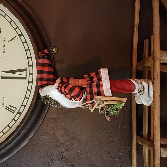 Holiday Rustic Santa Display 🎅 - Picture 8 of 9